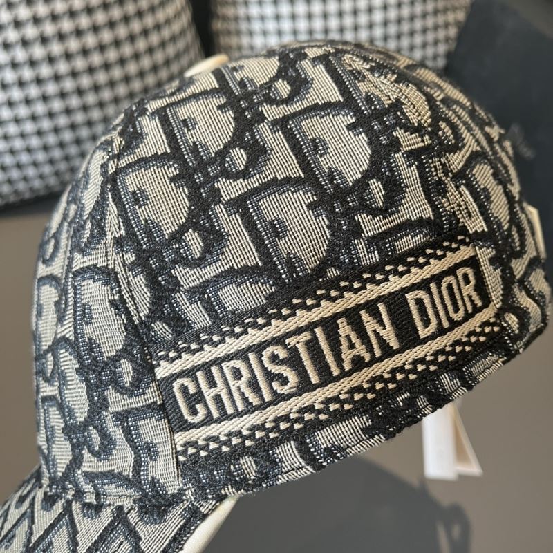 CHRISTIAN DIOR